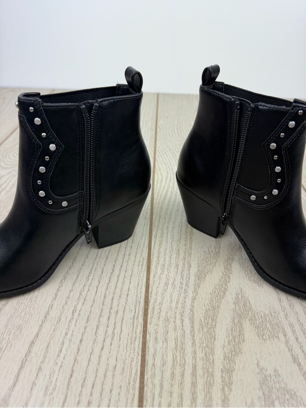 Sun + Stone Women's Indianaa Studded Western Block Heel Booties 5.5 Black Smooth - Picture 5 of 9